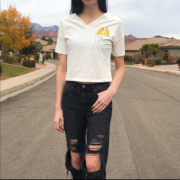 LAST ONE + FREE GIFT Bananas Graphic Crop Top - Picture 2 of 5